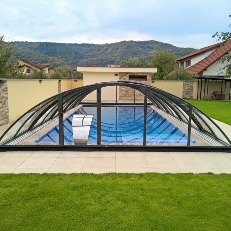 Poolüberdachung Azure Compact – flache Poolüberdachung Alukov (1)